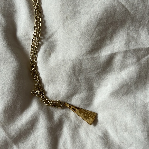 Opening and Closing Fan necklace - Picture 3 of 3